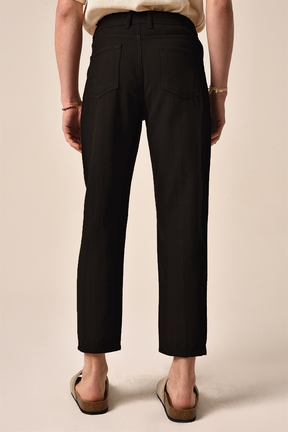 بنطال مخطط مفصل