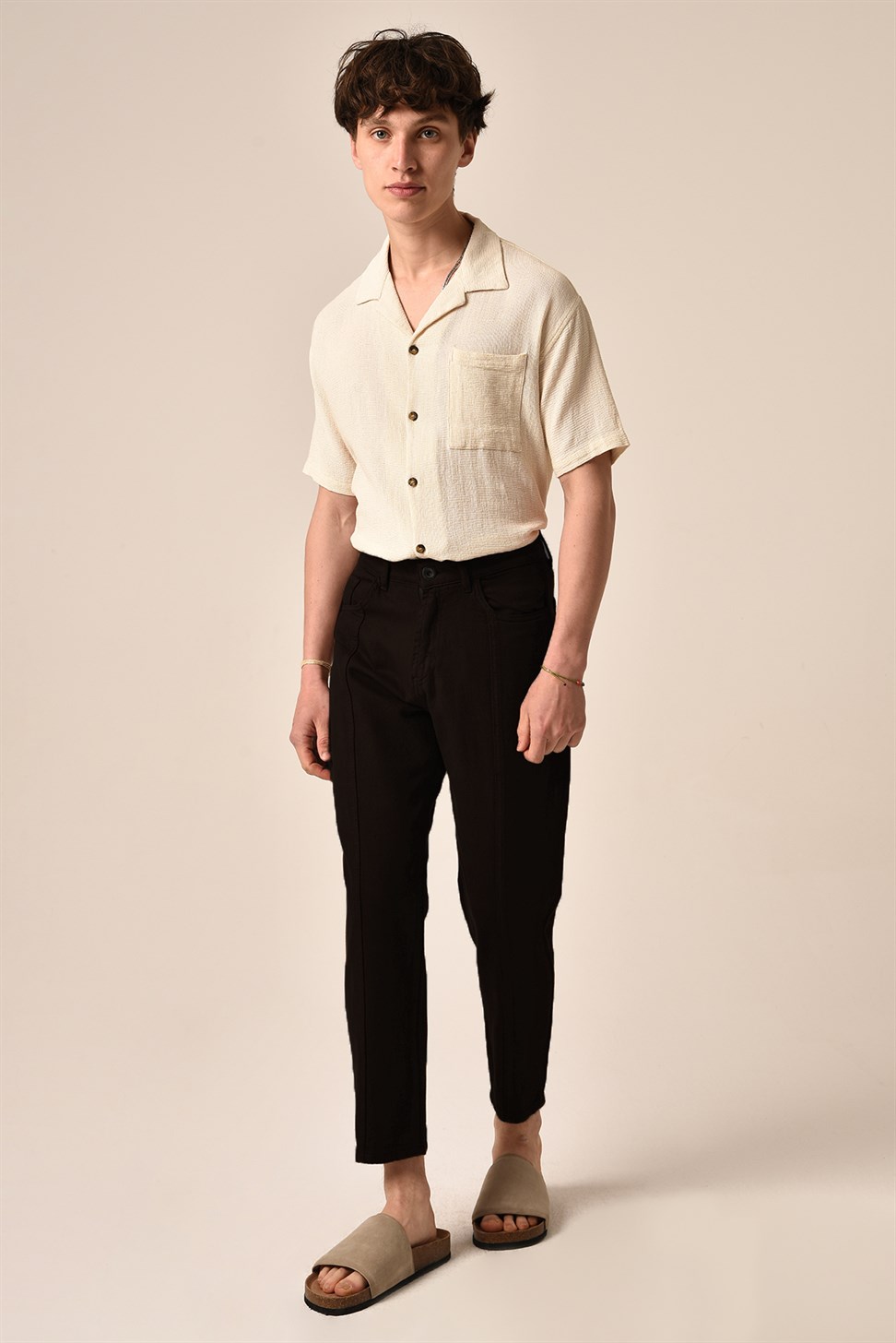 بنطال مخطط مفصل