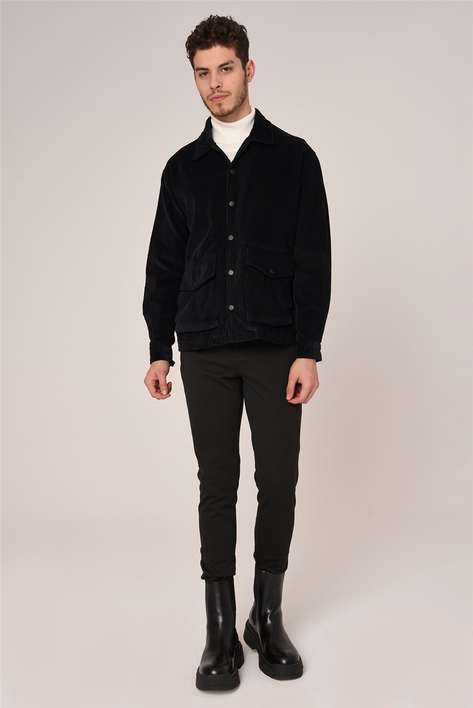 سترة قميص مخملية مع جيب للجيب