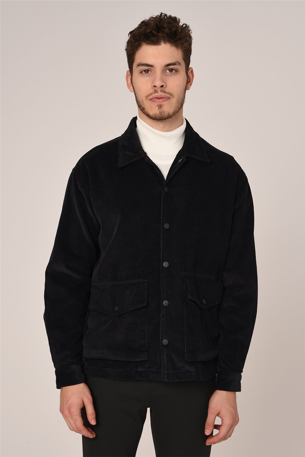 سترة قميص مخملية مع جيب للجيب