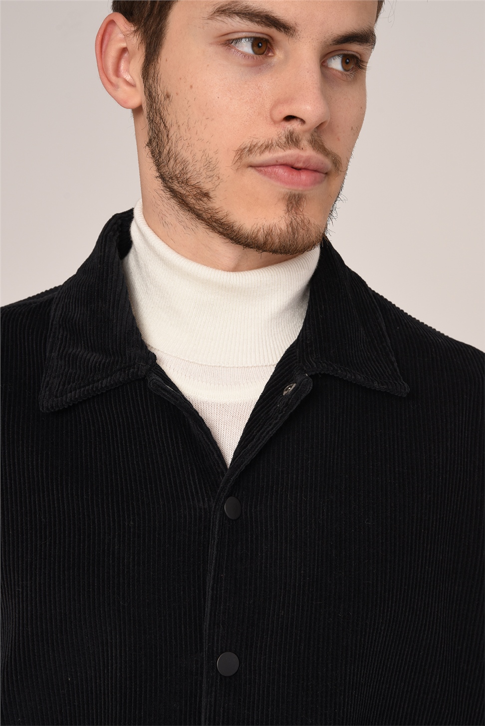 سترة قميص مخملية مع جيب للجيب