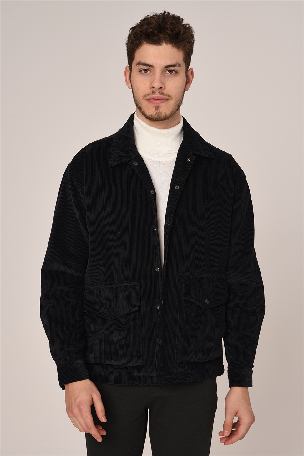 سترة قميص مخملية مع جيب للجيب