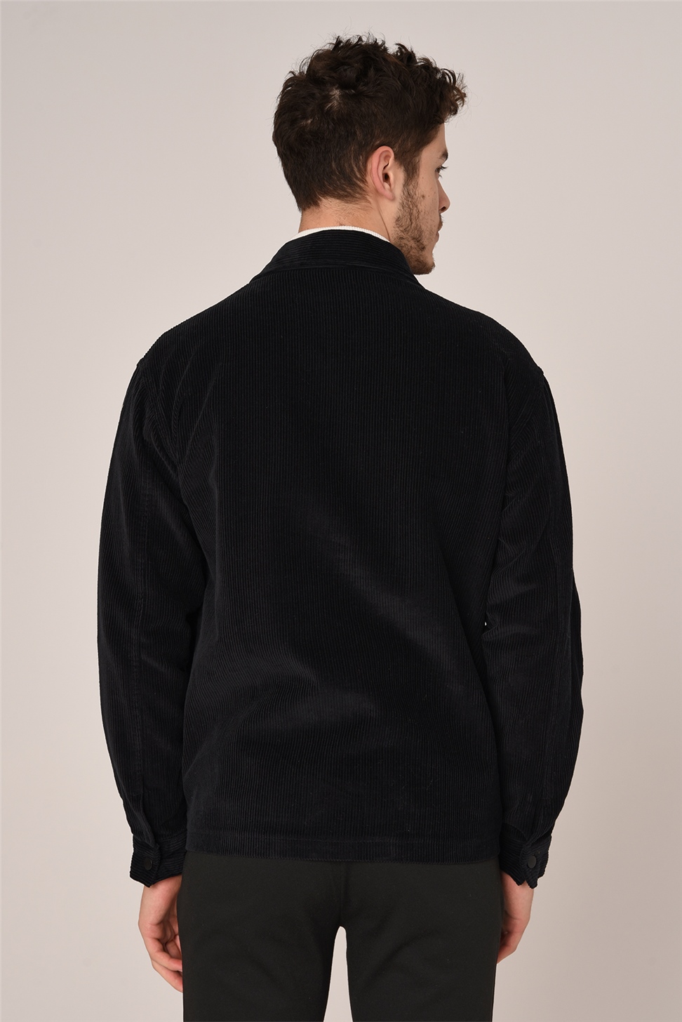 سترة قميص مخملية مع جيب للجيب