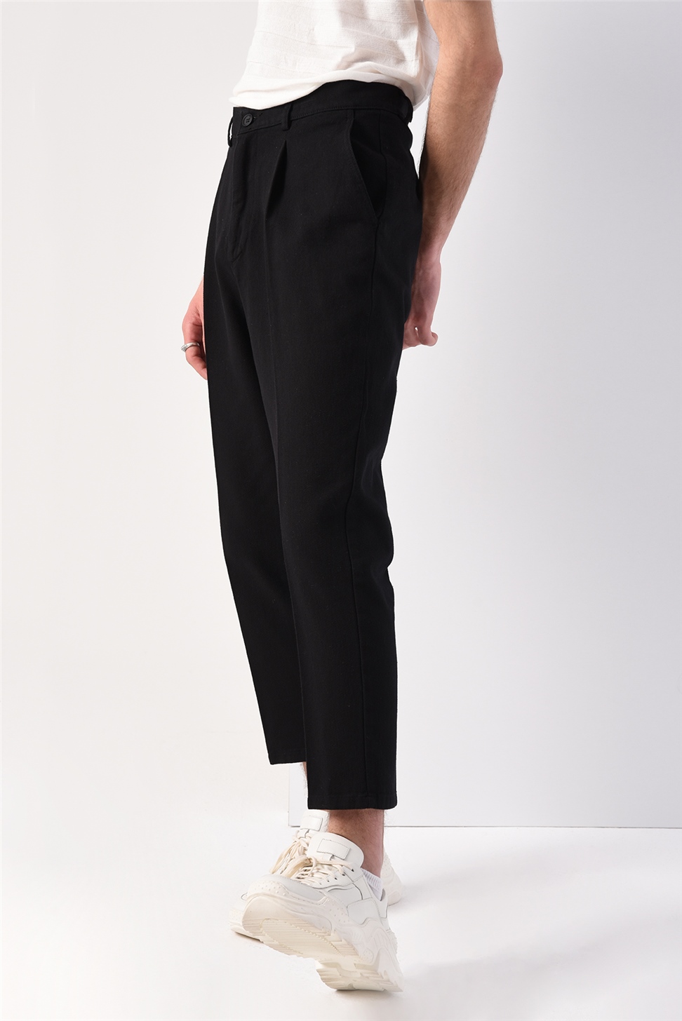 سروال عالي الخصر (صديقها).