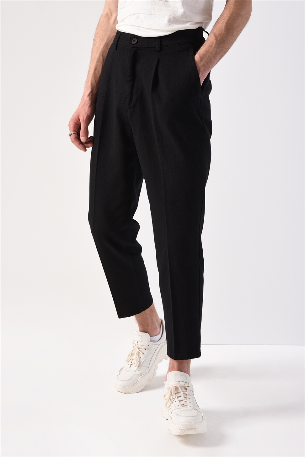 سروال عالي الخصر (صديقها).