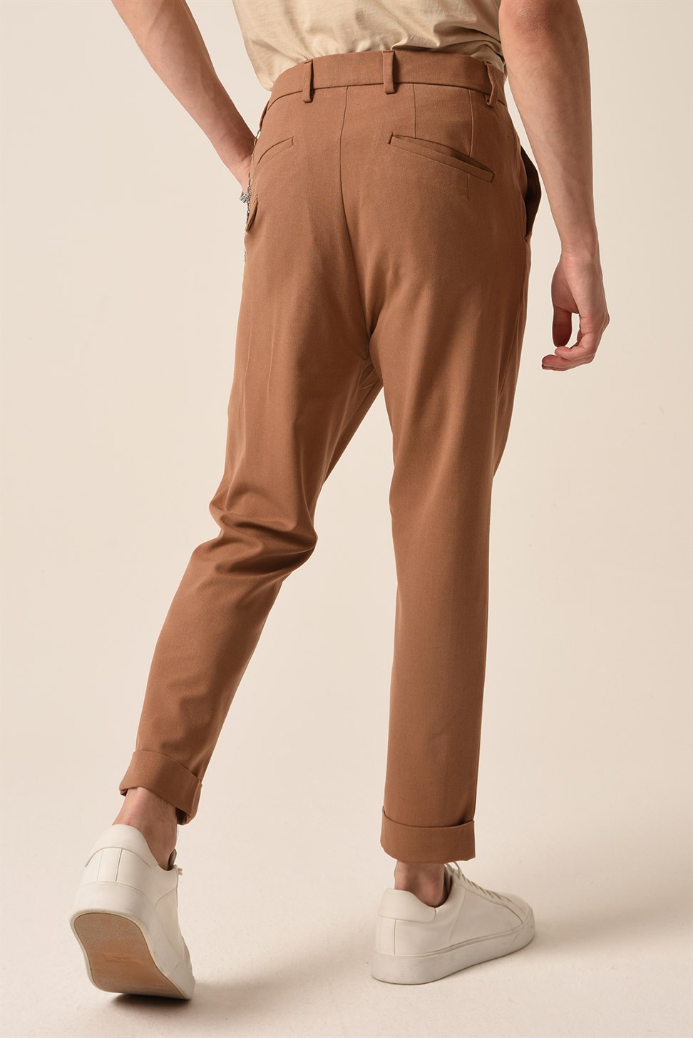 بنطال بخصر عالي ومفصل