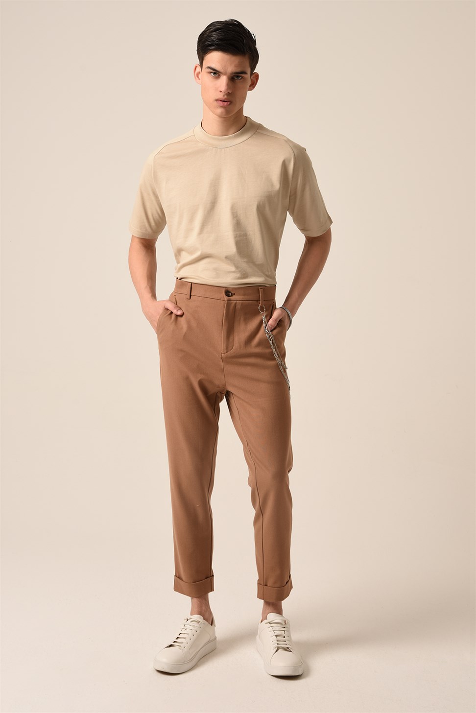 بنطال بخصر عالي ومفصل