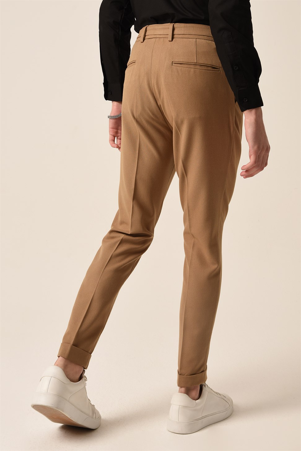 بنطلون مطوي بحزام عالي الخصر