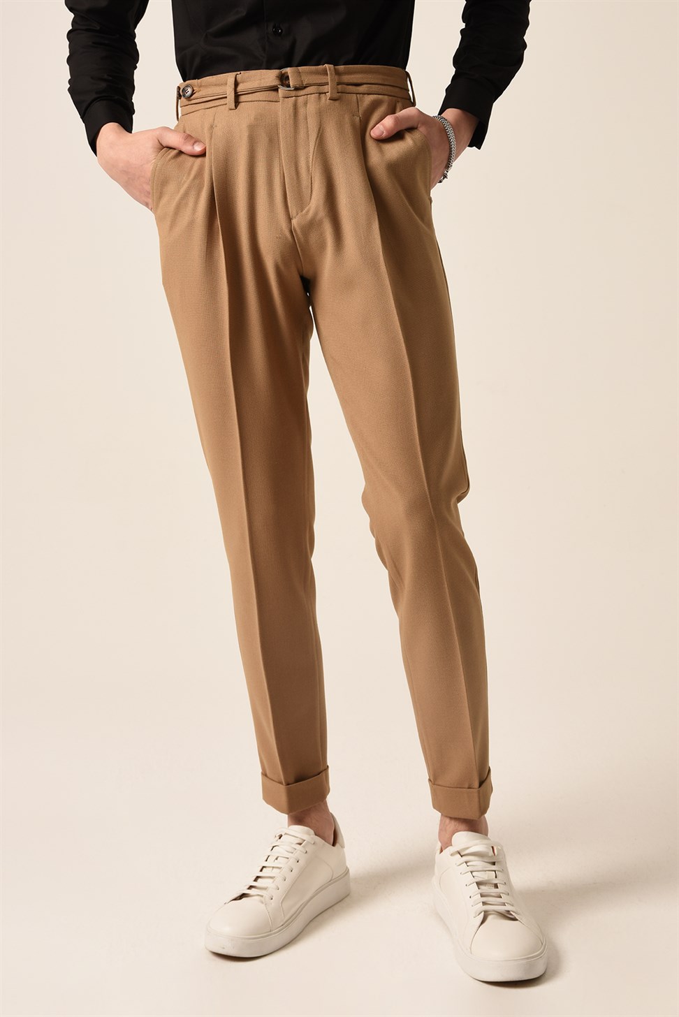 بنطلون مطوي بحزام عالي الخصر