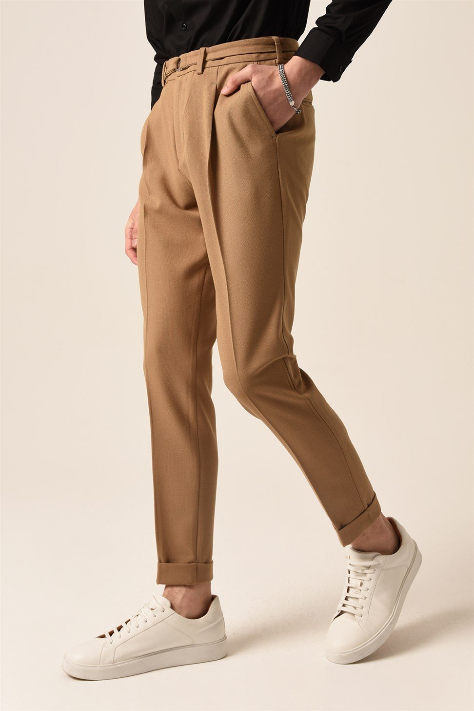 بنطلون مطوي بحزام عالي الخصر