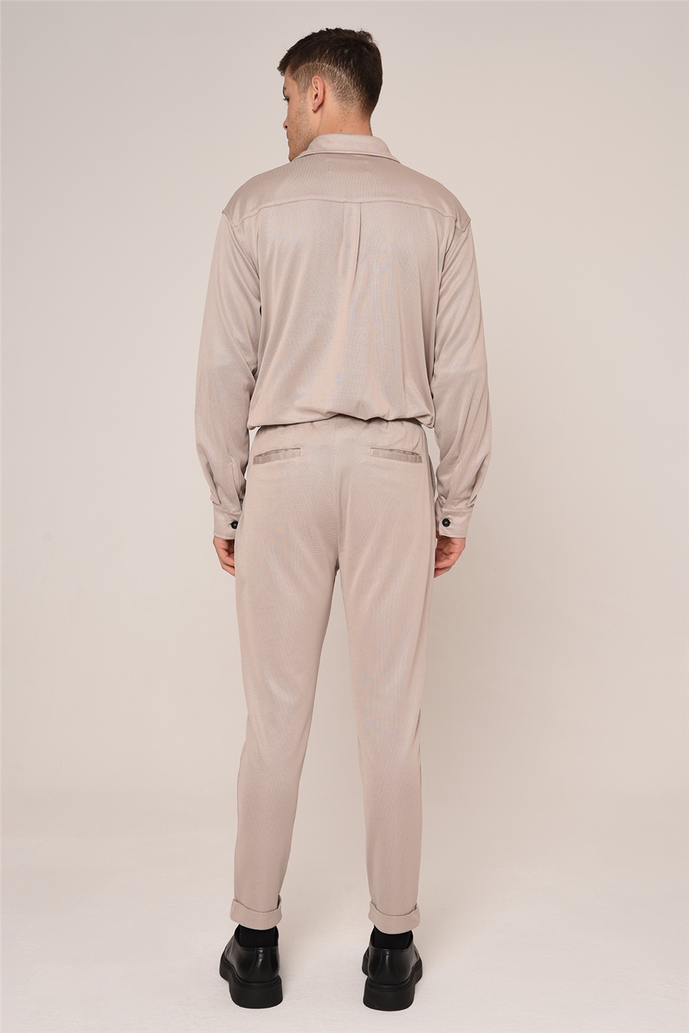 طقم قميص رجالي وسروال رياضي بخصر مطاطي