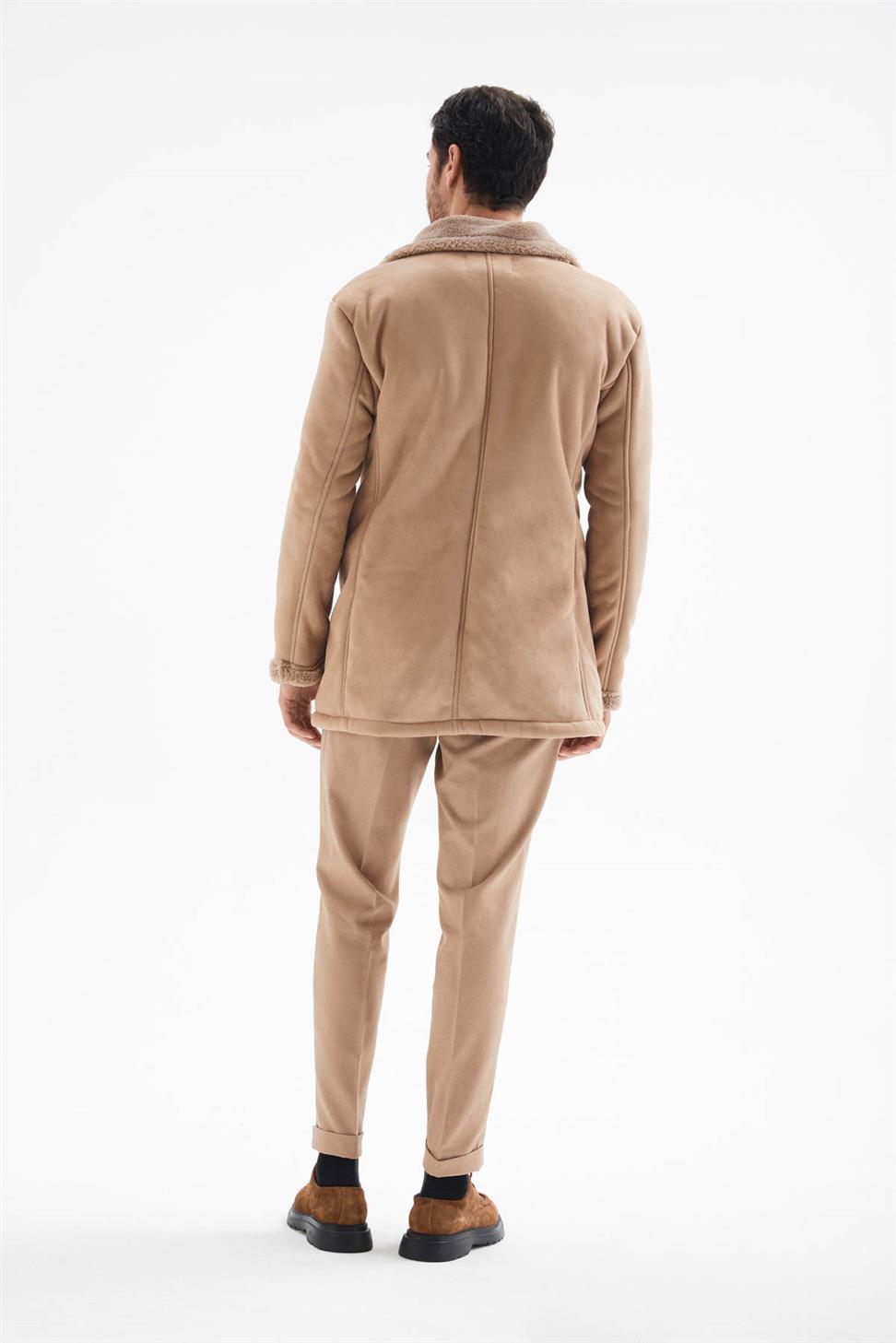 معطف صوفي للرجال من الداخل وياقة