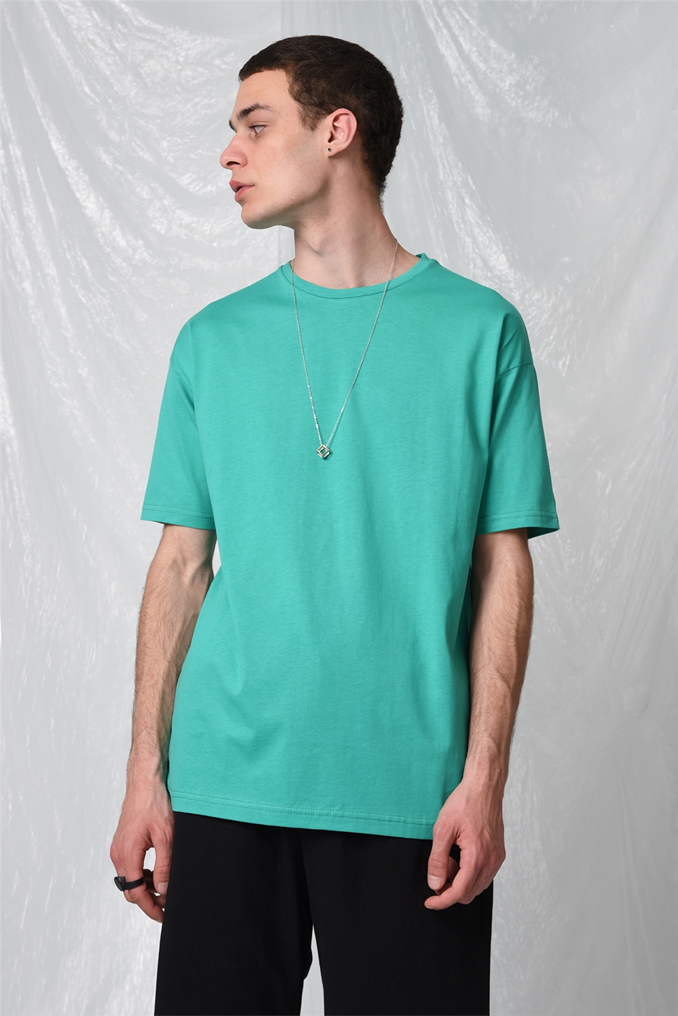 تي شيرت موديل Düz الأساسي كبير الحجم