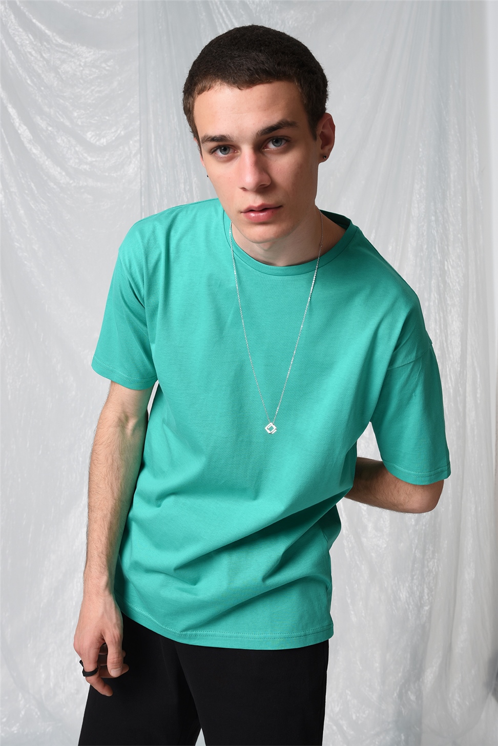 تي شيرت موديل Düz الأساسي كبير الحجم