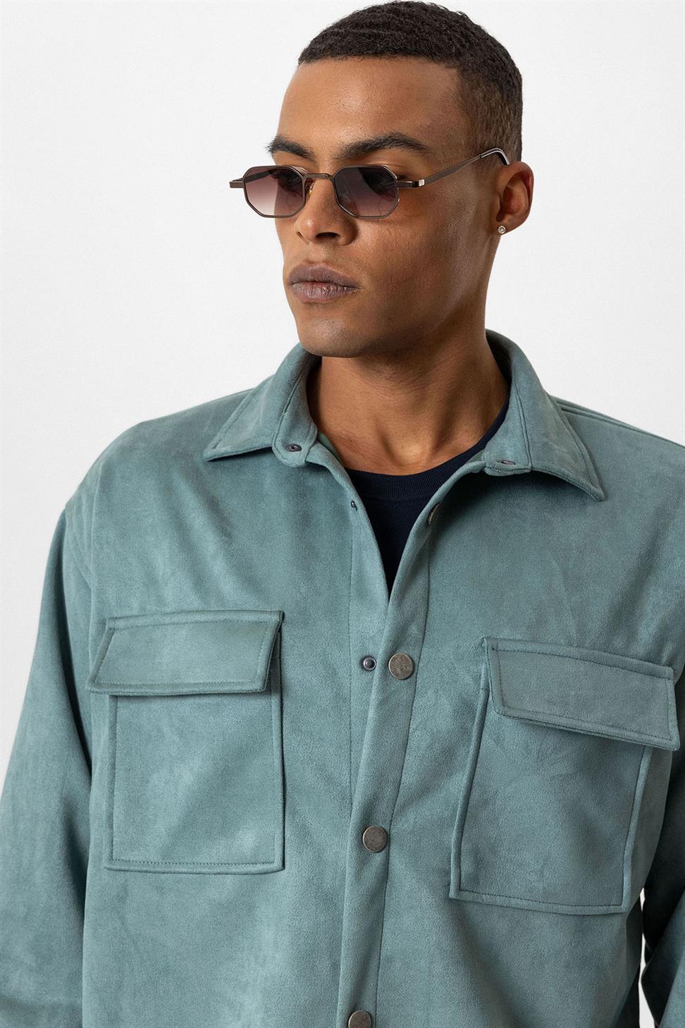 قميص رجالي من الجلد السويدي بقصة عادية مع أزرار معدنية