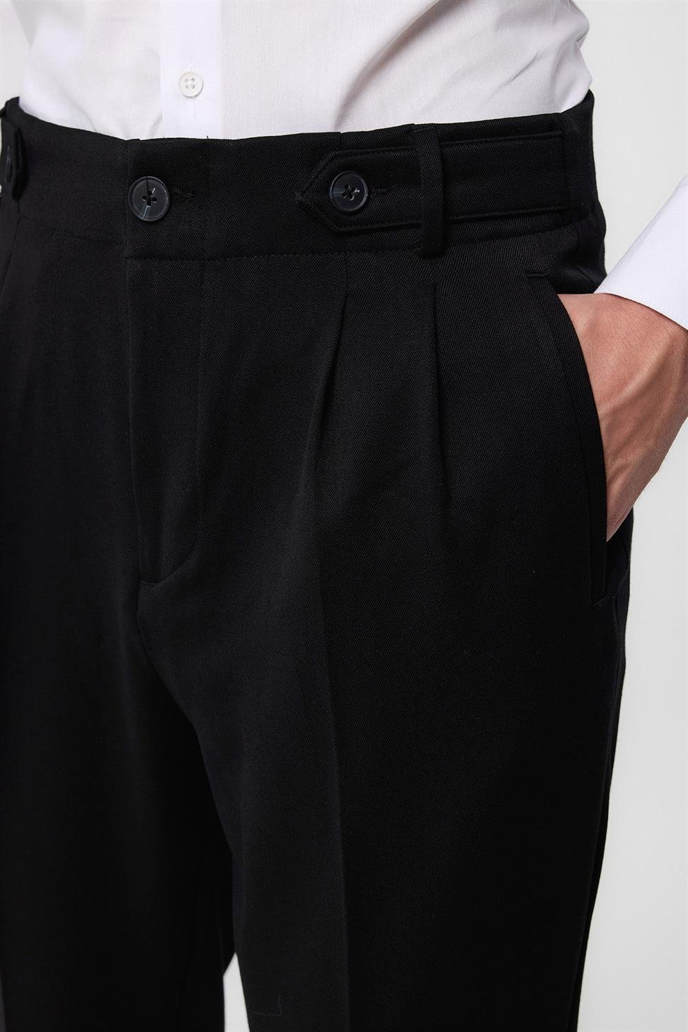 بنطلون قماش عالي الخصر (صديقها) مطوي