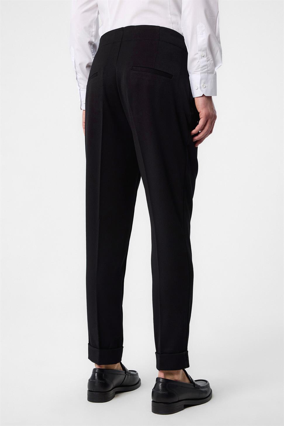 بنطلون قماش عالي الخصر (صديقها) مطوي