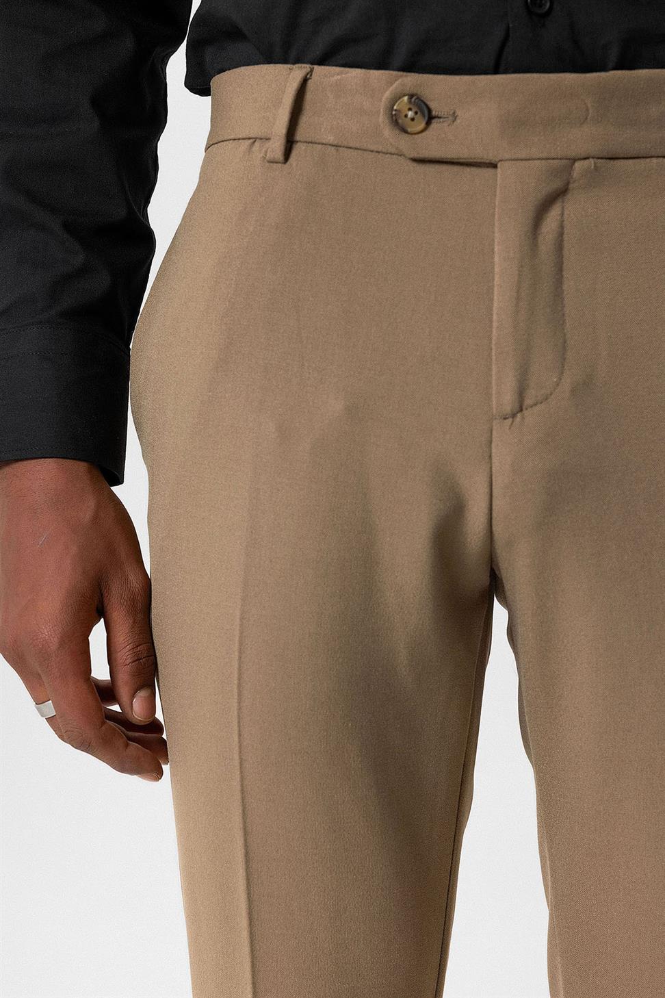 بنطال رجالي بقصة عادية بساقين