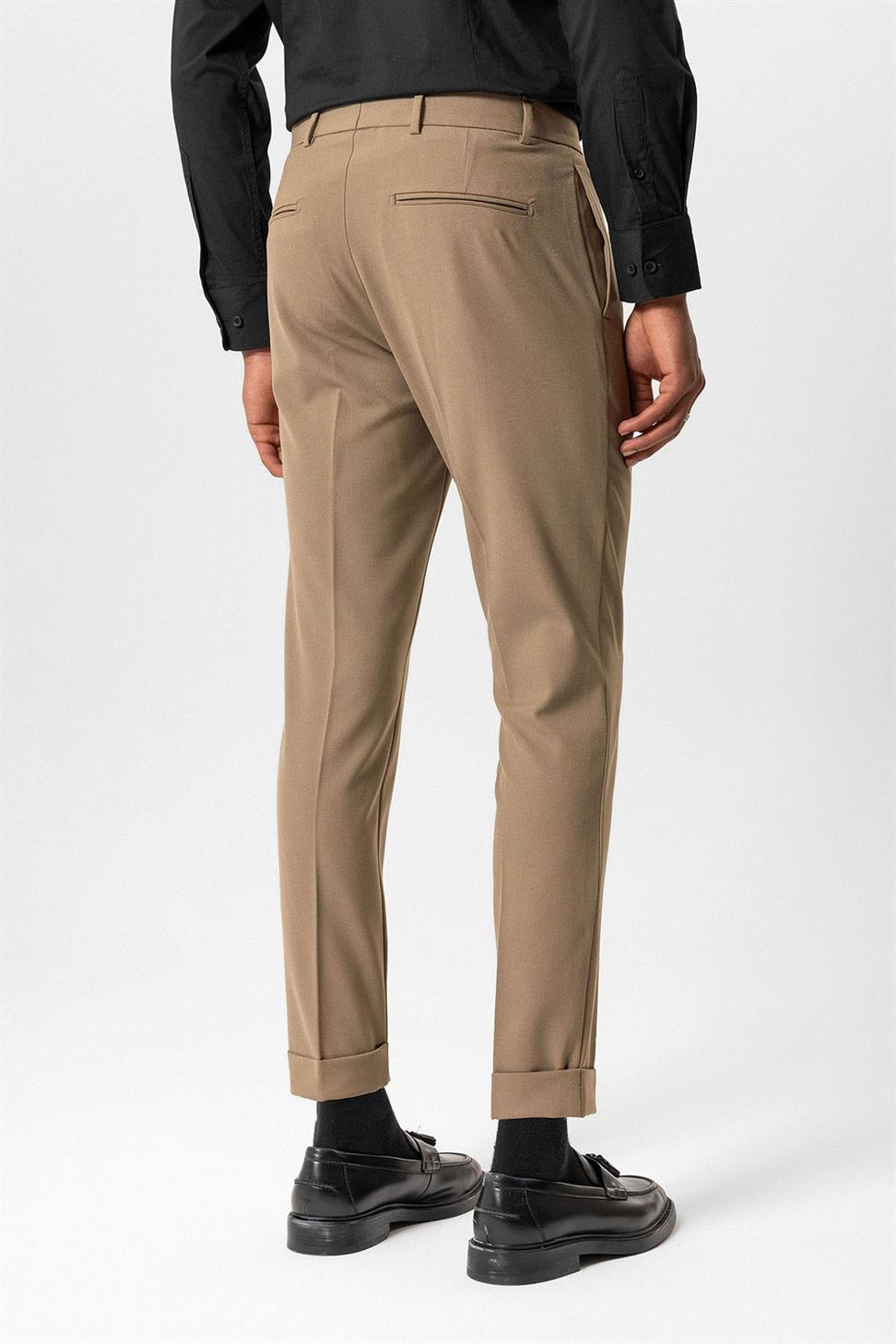 بنطال رجالي بقصة عادية بساقين