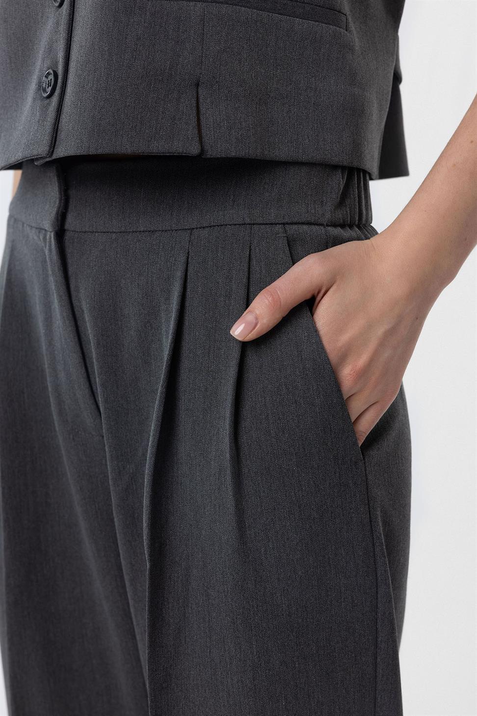 بنطلون نسائي بثنيتين