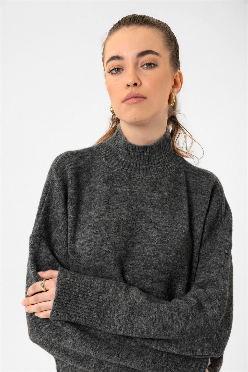Antioch Antrasit Kadın Dik Yaka Dokulu Triko Kazak
