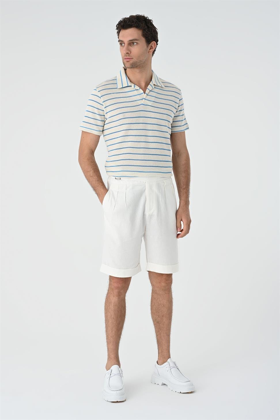 منقوشة طوق مخطط سليم صالح تي شيرت