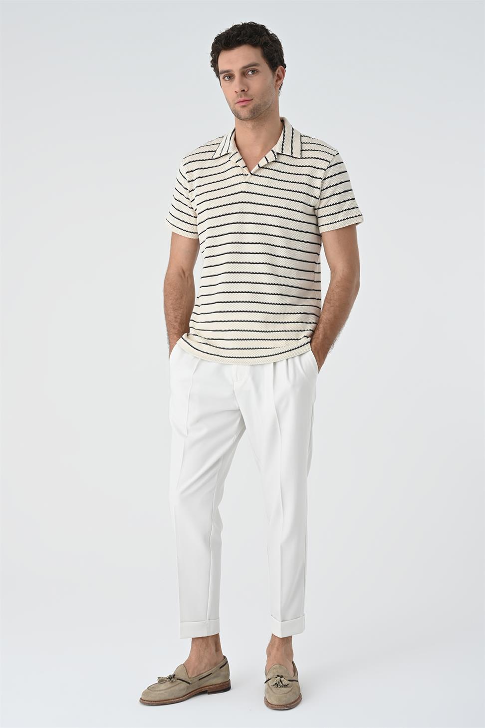 منقوشة طوق مخطط سليم صالح تي شيرت