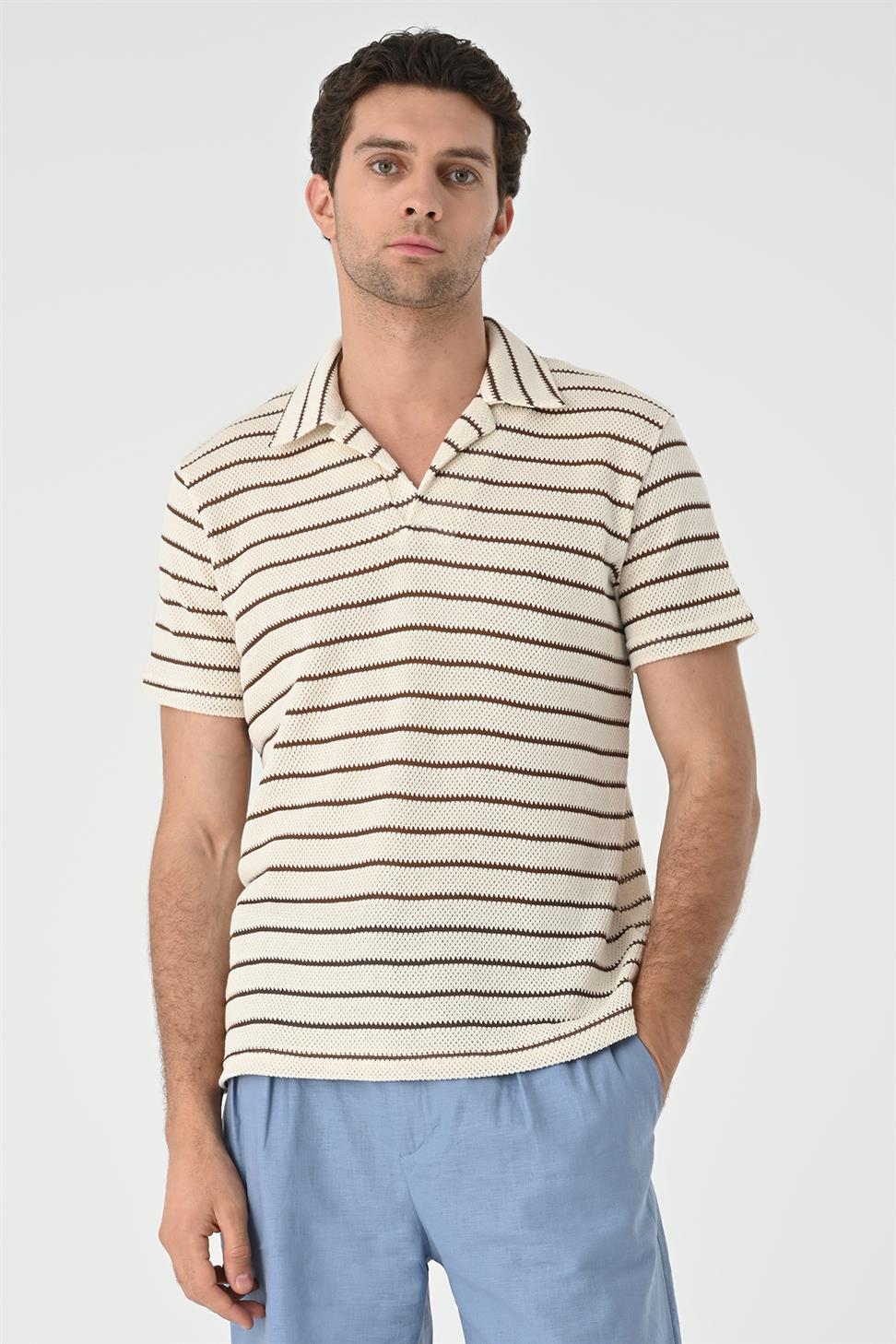 منقوشة طوق مخطط سليم صالح تي شيرت