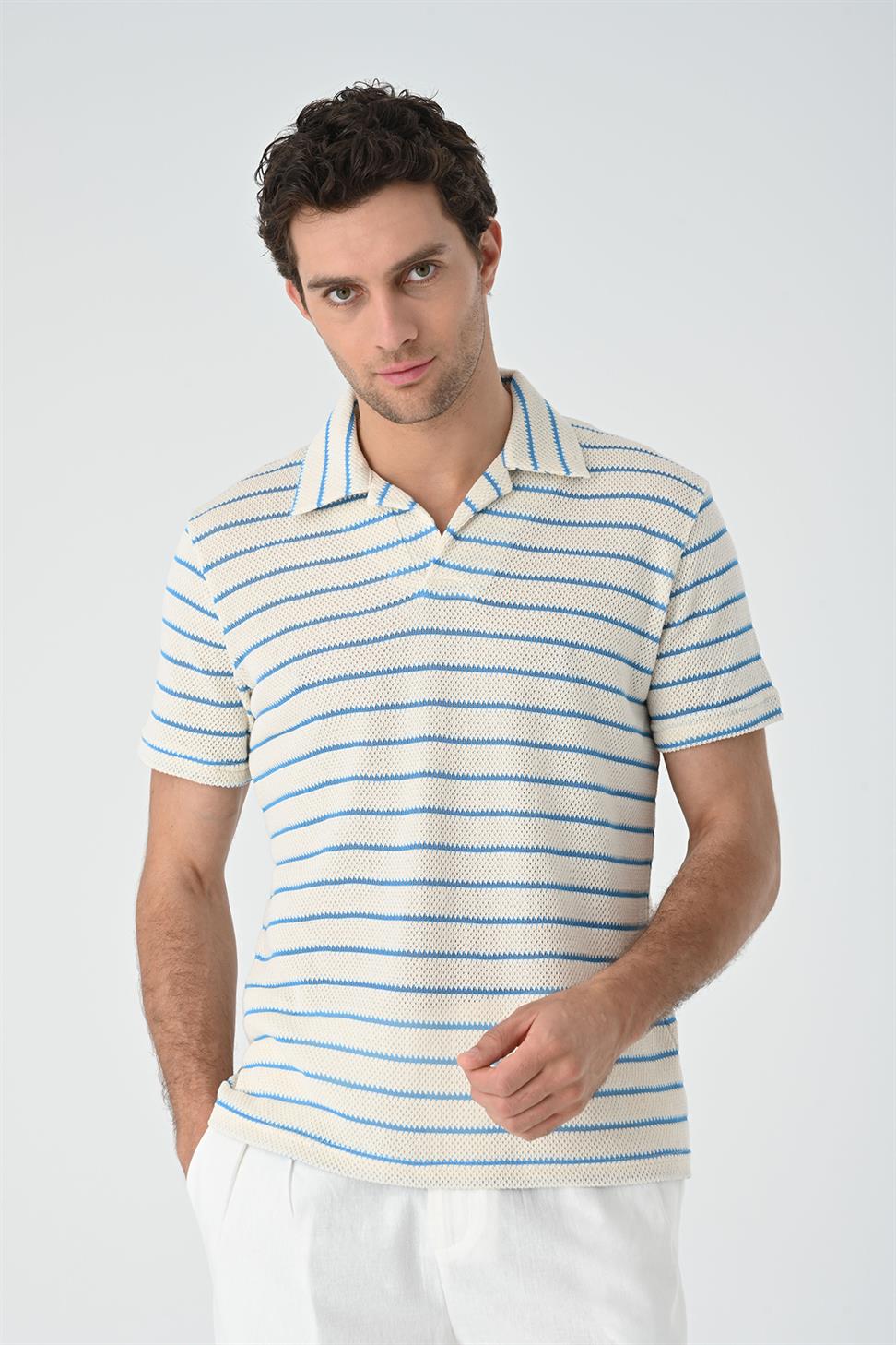 منقوشة طوق مخطط سليم صالح تي شيرت