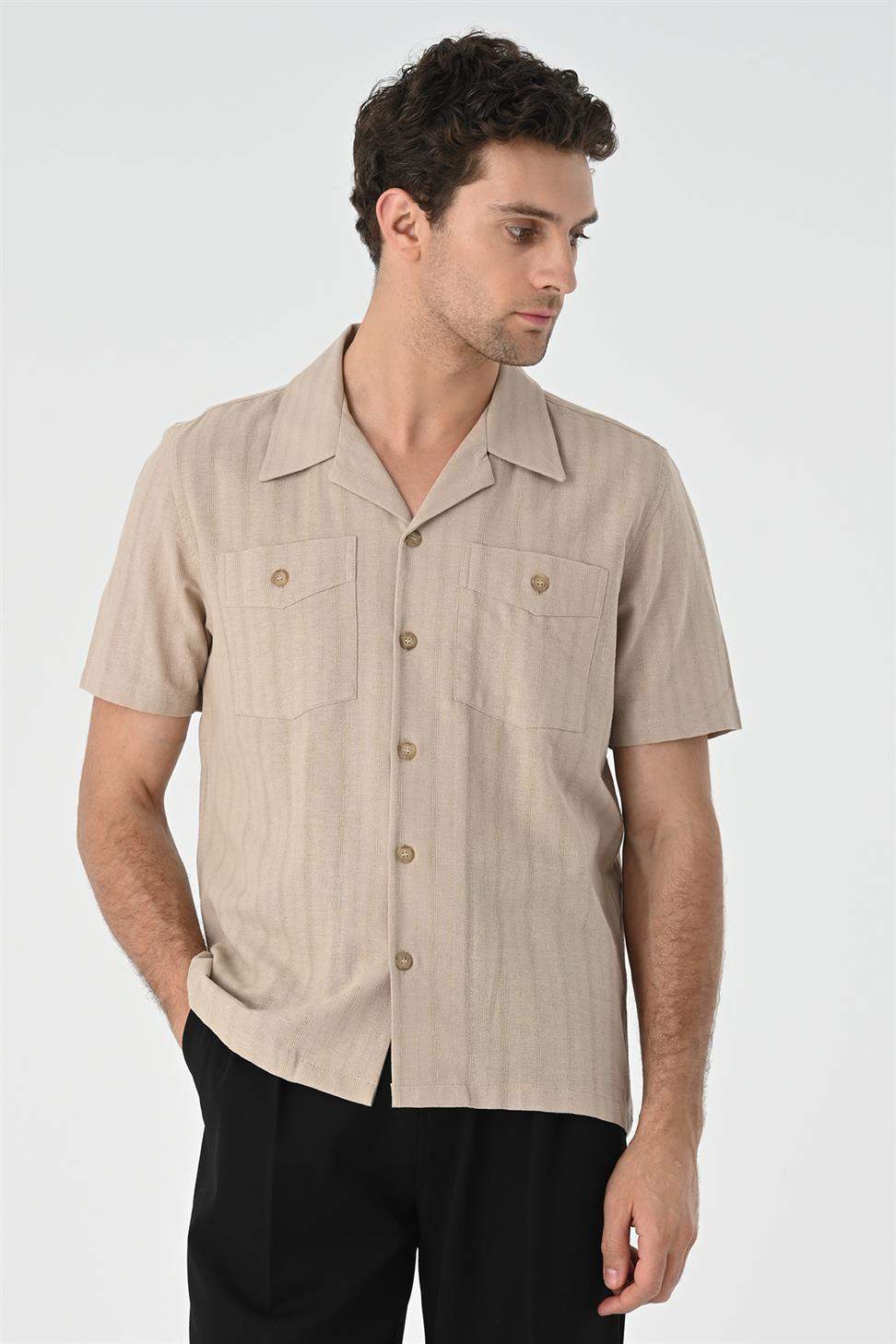 قميص بأكمام قصيرة وياقة Apaş مع جيب