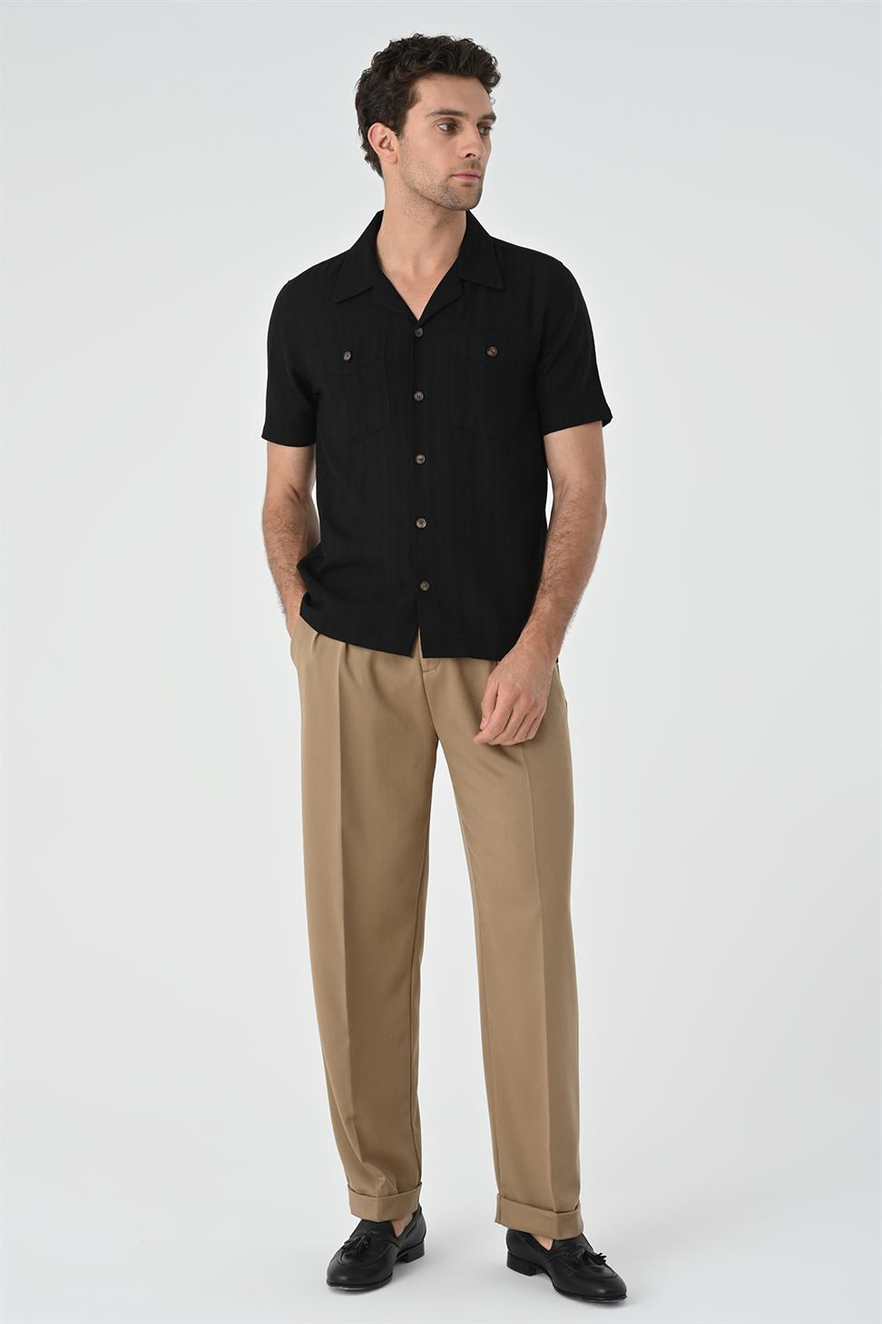 قميص بأكمام قصيرة وياقة Apaş مع جيب