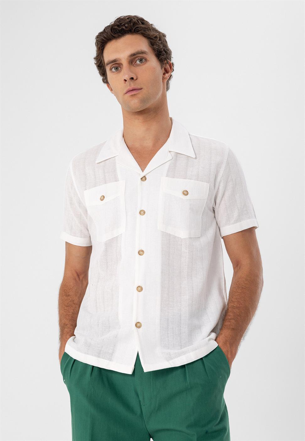 قميص بأكمام قصيرة وياقة Apaş مع جيب