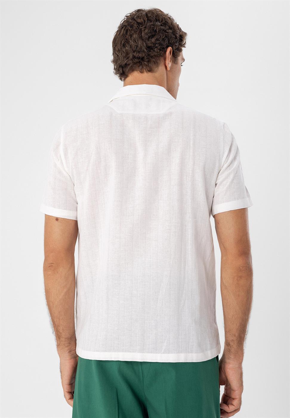 قميص بأكمام قصيرة وياقة Apaş مع جيب