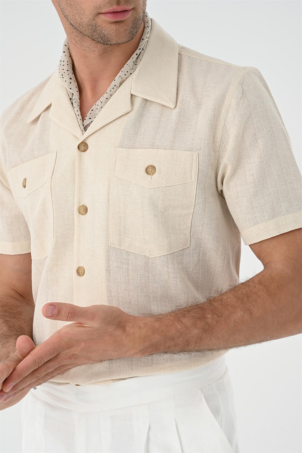 قميص بأكمام قصيرة وياقة Apaş مع جيب