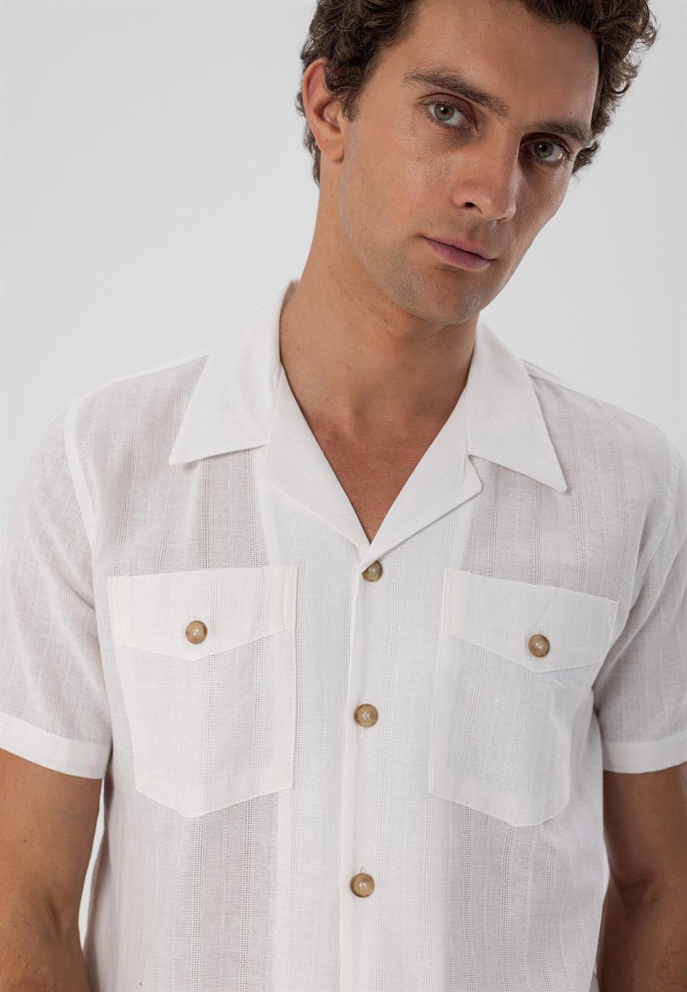 قميص بأكمام قصيرة وياقة Apaş مع جيب