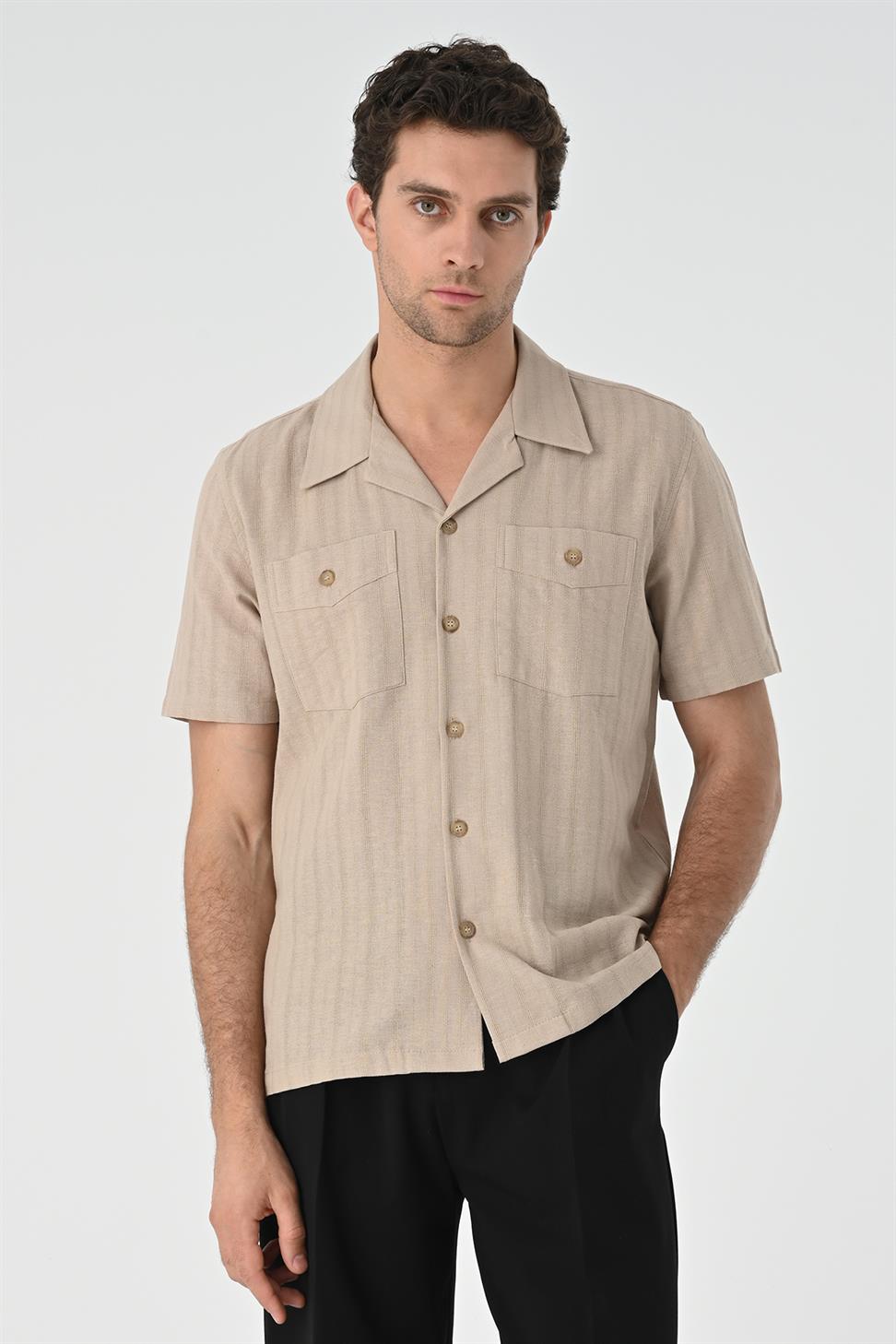 قميص بأكمام قصيرة وياقة Apaş مع جيب