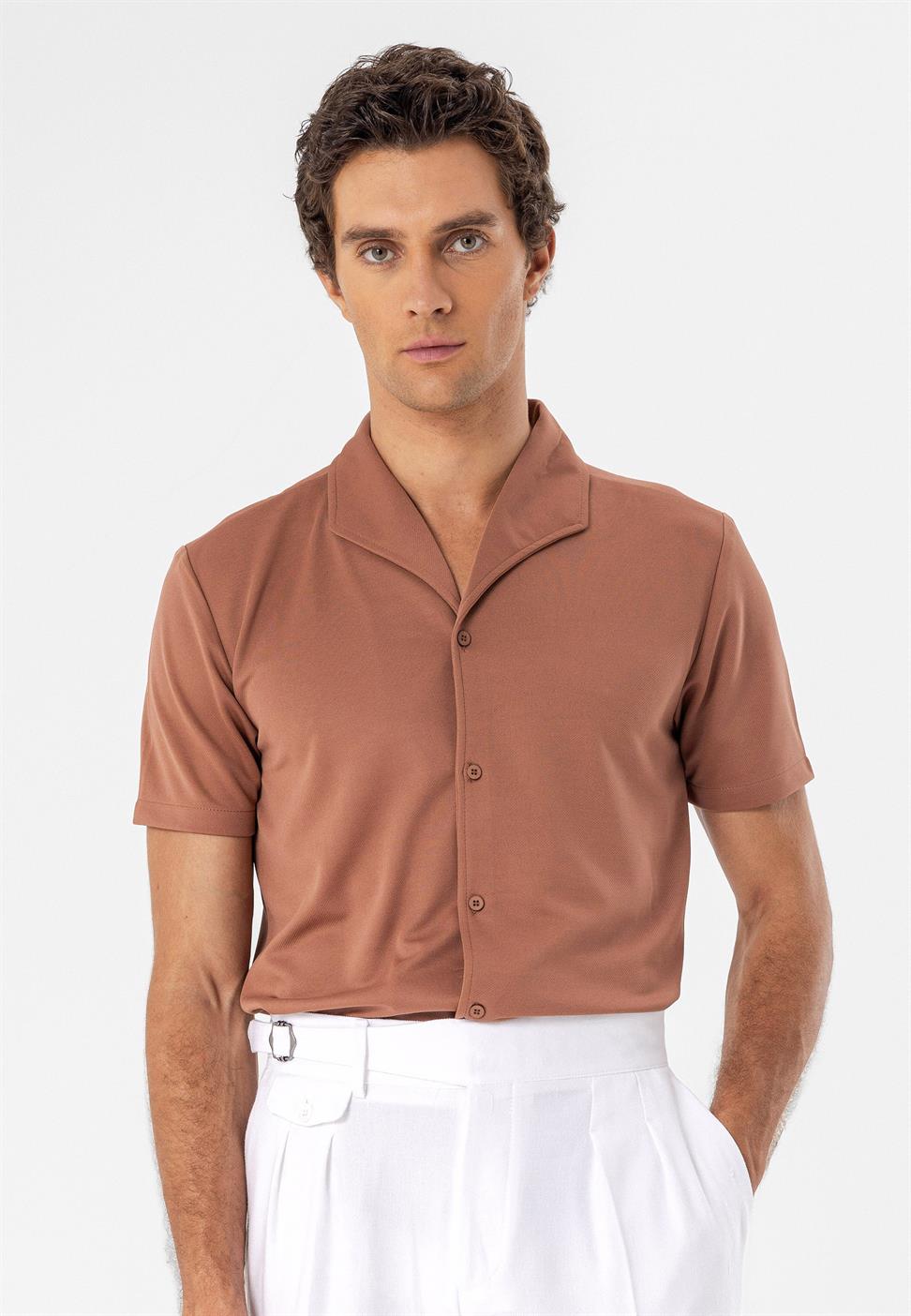 قميص بأكمام قصيرة وياقة Apaş