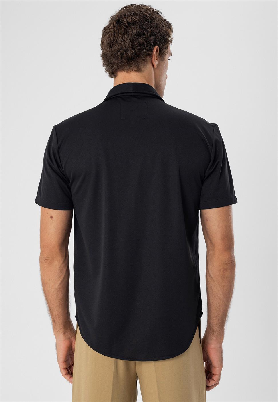 قميص بأكمام قصيرة وياقة Apaş