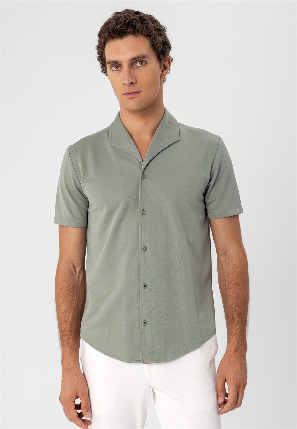 قميص بأكمام قصيرة وياقة Apaş