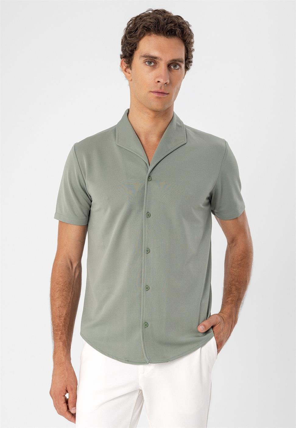 قميص بأكمام قصيرة وياقة Apaş