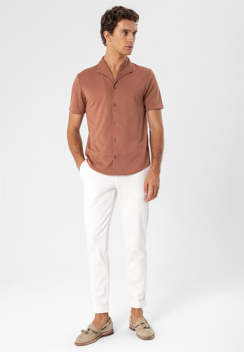 قميص بأكمام قصيرة وياقة Apaş