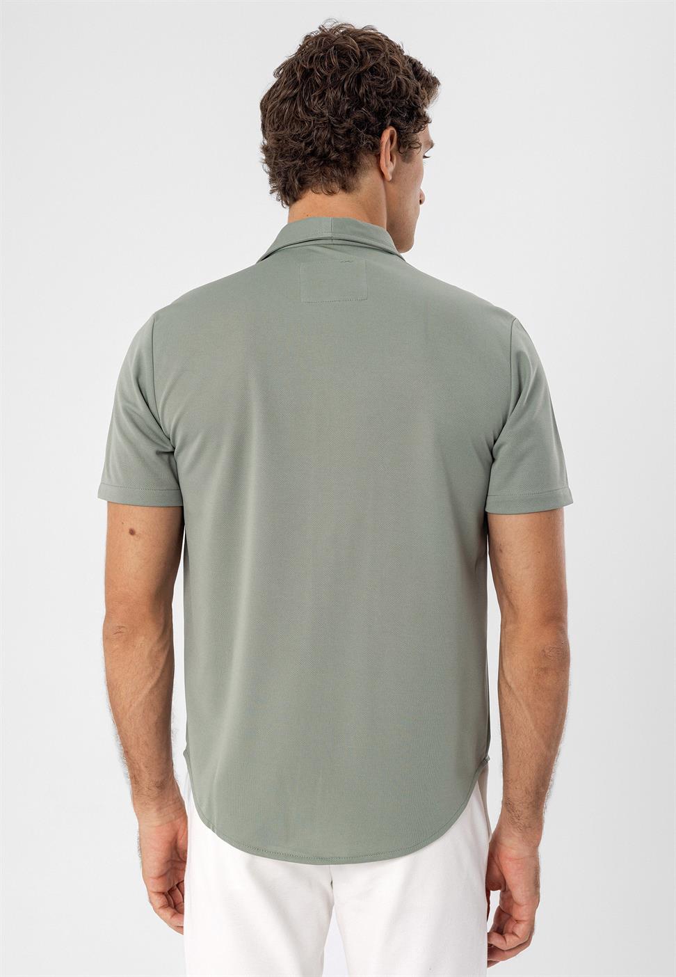 قميص بأكمام قصيرة وياقة Apaş