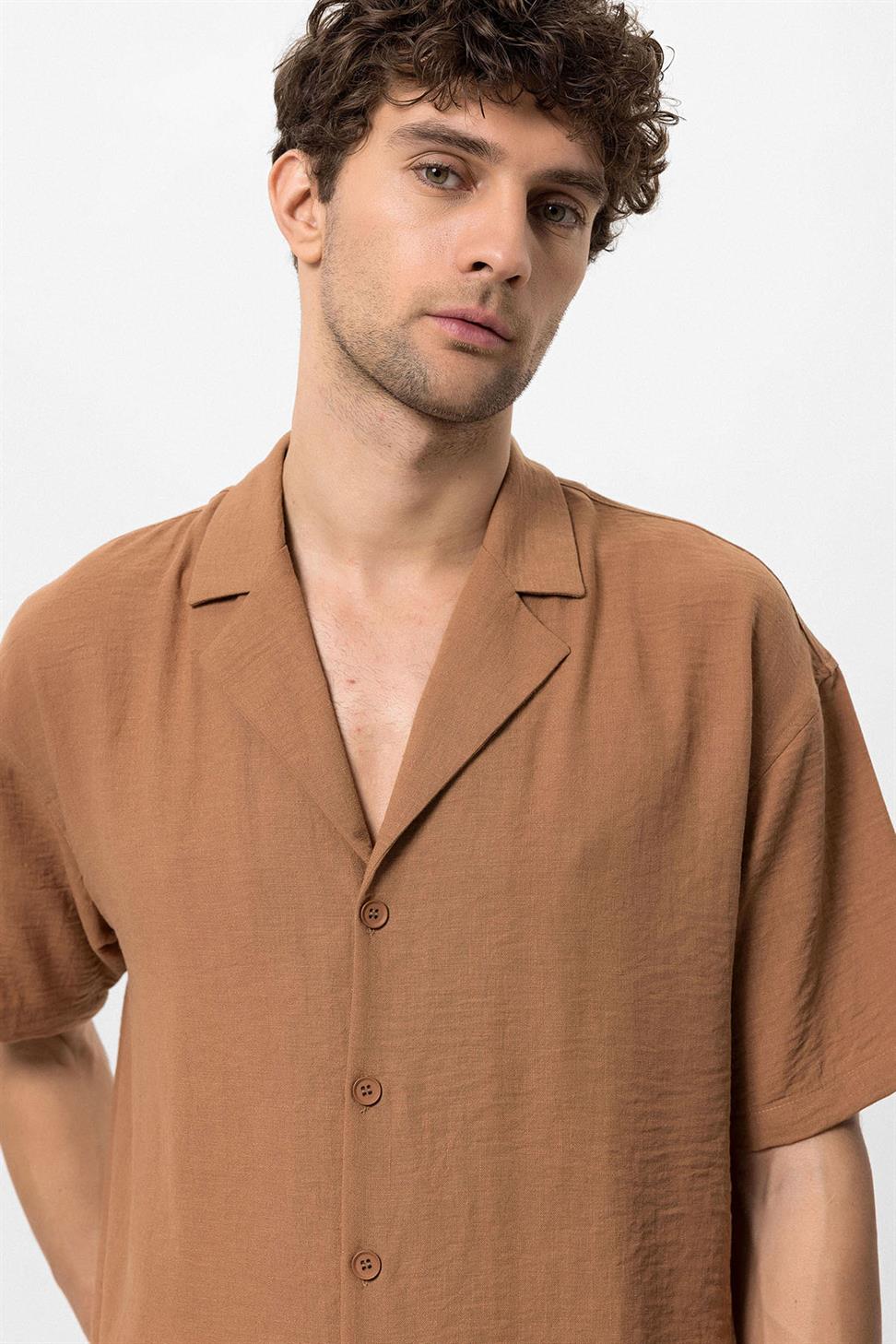 قميص رجالي بأكمام قصيرة وكبير الحجم بياقة Apaş