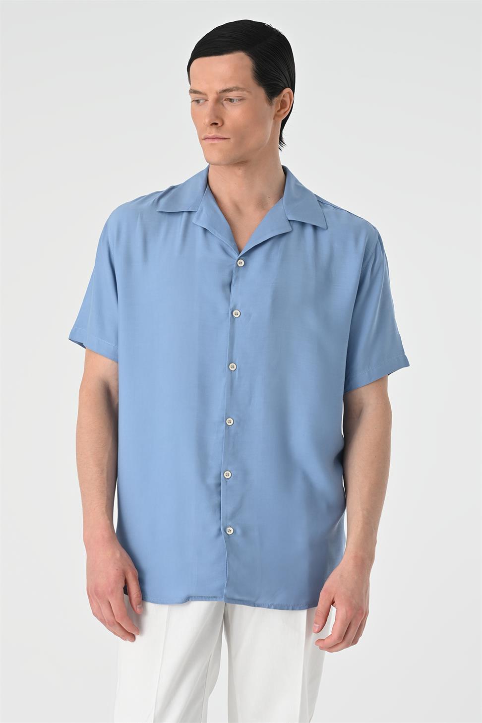 قميص رجالي بأكمام قصيرة وكبير الحجم مع ياقة مزخرفة