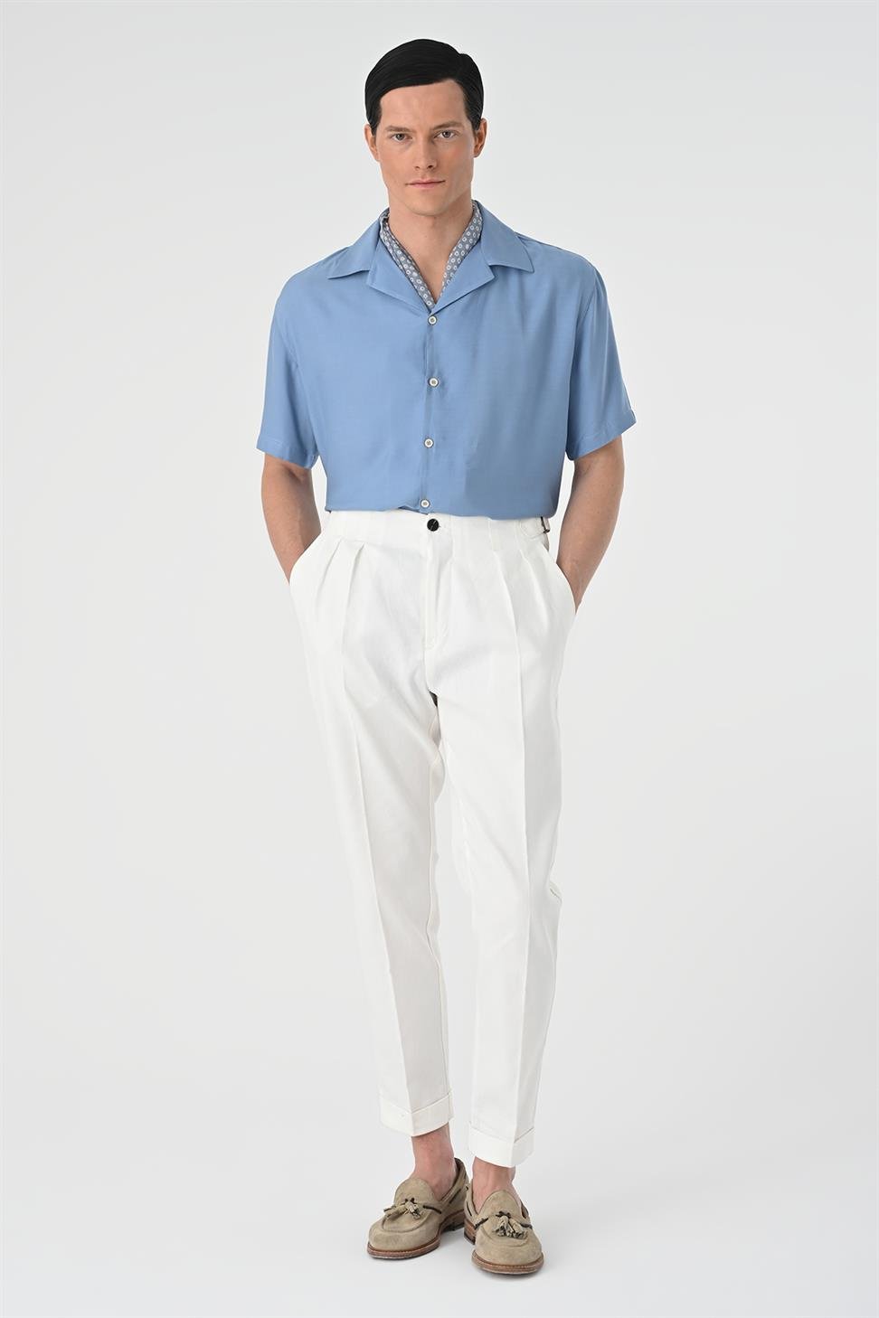 قميص رجالي بأكمام قصيرة وكبير الحجم مع ياقة مزخرفة