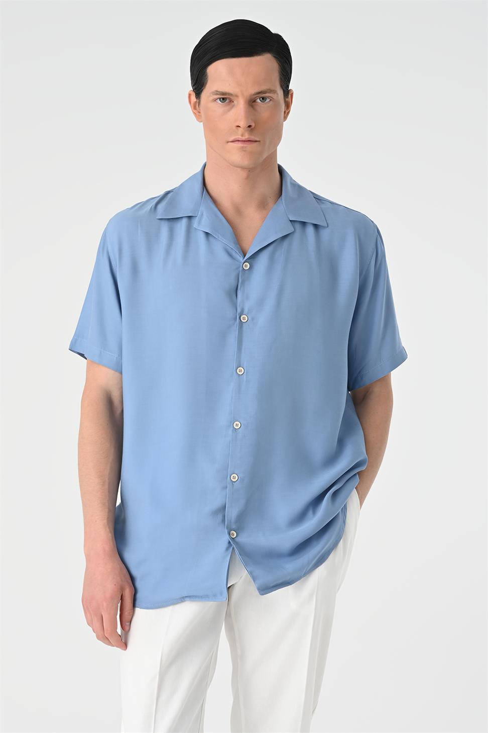قميص رجالي بأكمام قصيرة وكبير الحجم مع ياقة مزخرفة