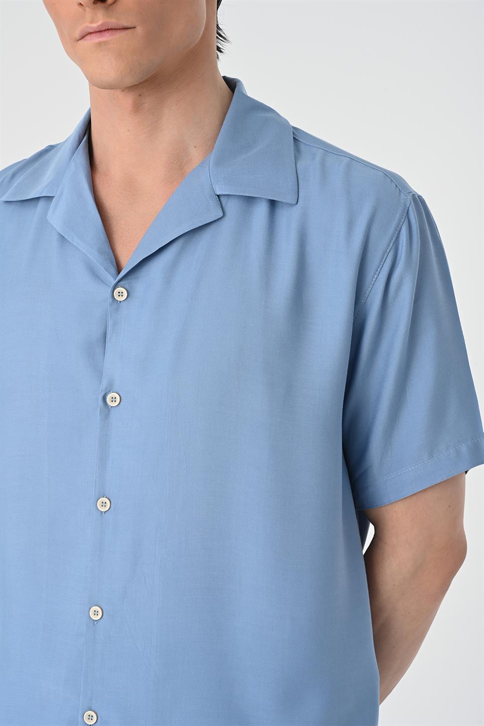 قميص رجالي بأكمام قصيرة وكبير الحجم مع ياقة مزخرفة