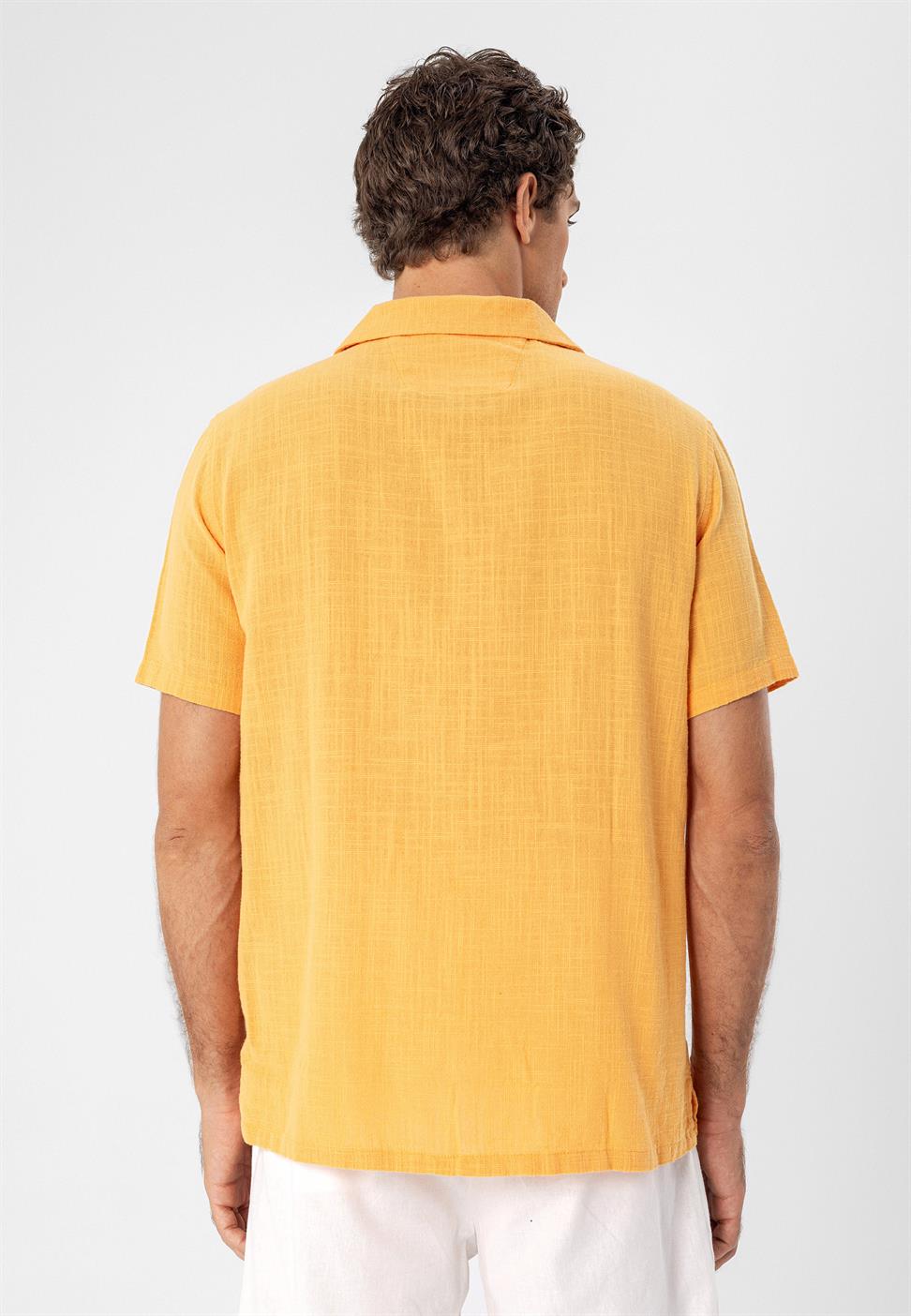 قميص رجالي بأكمام قصيرة وياقة عادية من Apaş