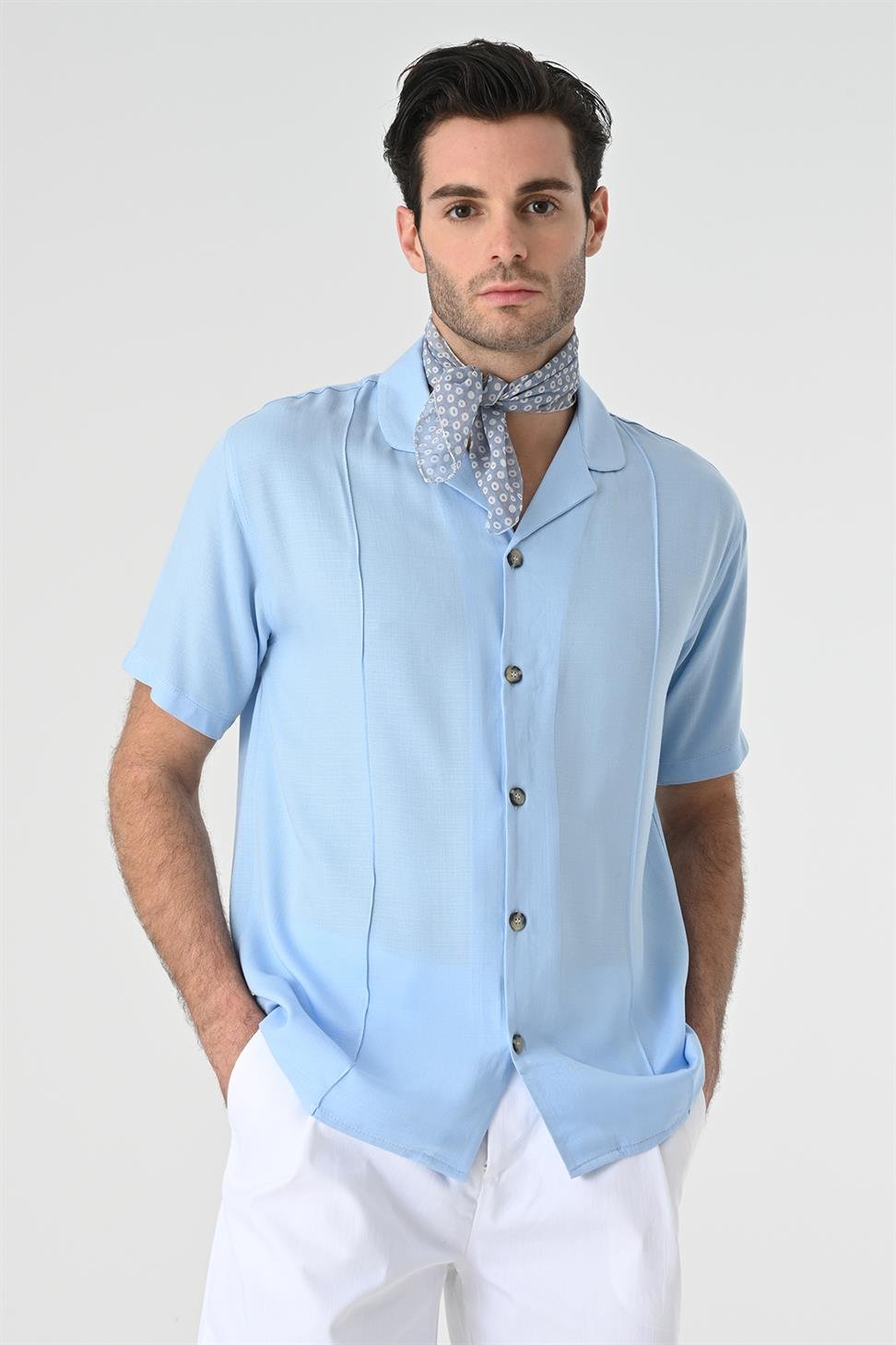 Apaş الياقة شريطية قميص مفصل للرجال