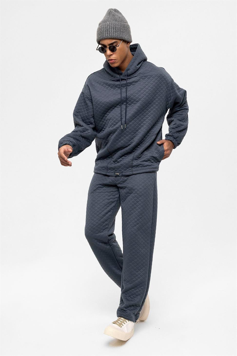 طقم بدلة رياضية رجالية كبيرة الحجم منقوشة بالألماس